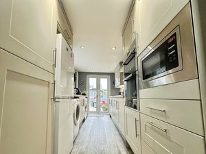 High Street- click for photo gallery